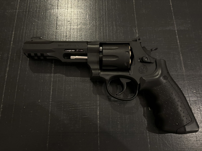 Image 1 for M&P Smith & Wesson Revolver