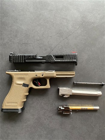 Afbeelding 4 van RWA Agency Arms Tokyo Marui TAN Glock 17