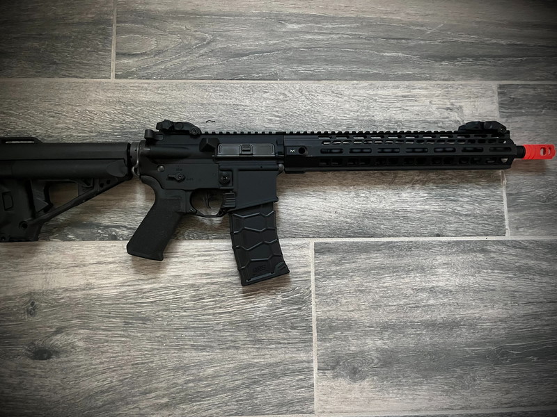 Image 1 for Elite Force/VFC Avalon Gen2 VR16 Saber Carbine M4 AEG Rifle w/ M-LOK Handguard (Color: Black)