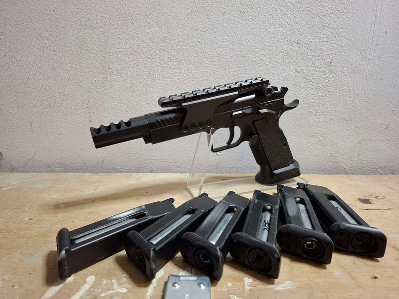 Afbeelding 1 van KWC Tanfoglio Gold Custom Race Gun - CO2 BLOWBACK - FAIR CONDITION