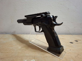 Afbeelding 3 van KWC Tanfoglio Gold Custom Race Gun - CO2 BLOWBACK - FAIR CONDITION
