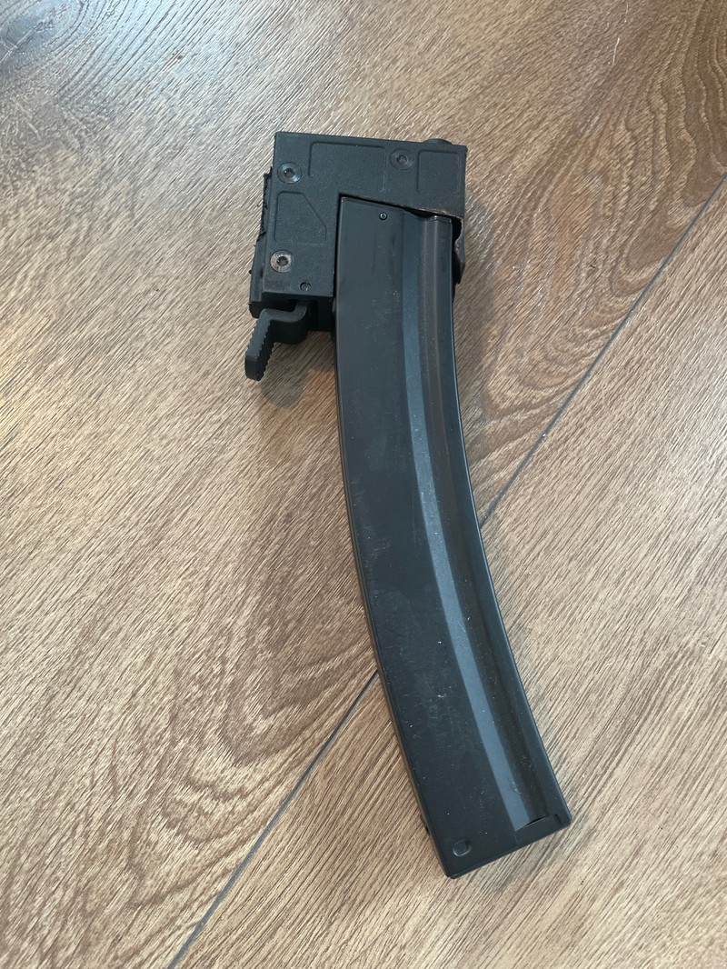 Image 1 for M4 naar mp5 mag adapter met 5 mp5 mags