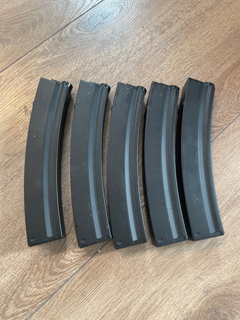 Image 2 for M4 naar mp5 mag adapter met 5 mp5 mags