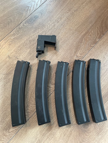 Image 3 for M4 naar mp5 mag adapter met 5 mp5 mags