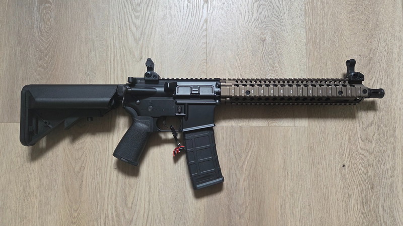 Imagen 1 de Daniel Defense MK18 M4A1 RIS 2 Platinum AEG by Cyma & EMG