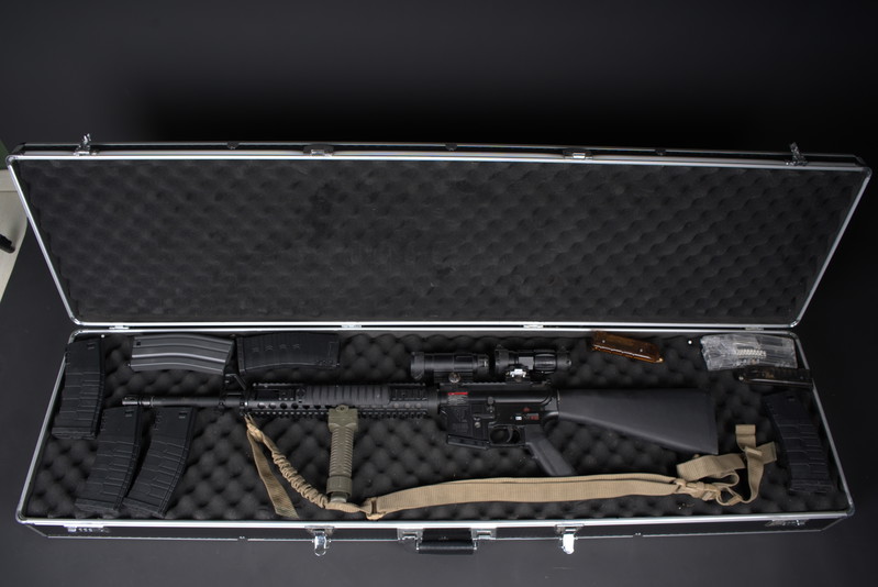 Image 1 pour AEG M16 (+ Case, 1 High Cap, 5 Mid Cap, Extendable stabilizer, Red-Dot + Magnifier, Sling)