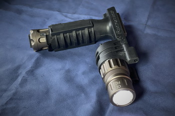 Afbeelding 8 van M900V Tactical Flashlight - Black/Dark Earth