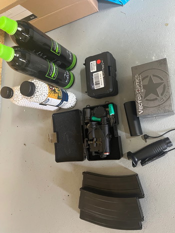 Afbeelding 2 van Heckler & Koch HK416 A5 Black, metal + various accessories