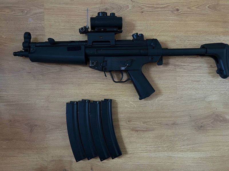 Bild 1 für MP5 met magazijnen, accus, lader, rail en red dot