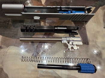 Bild 3 für Hi-Capa Tokyo Marui Art'Custom level2+ et accessoires