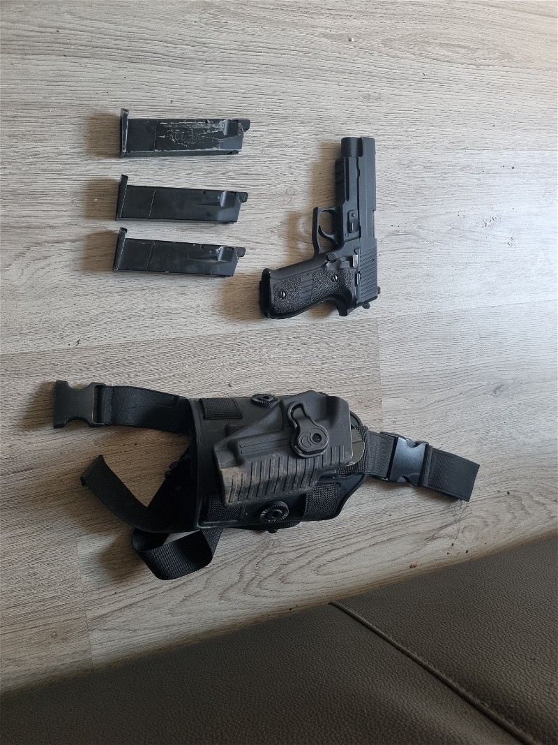 Image 1 for WE p226 incl 3 mags
