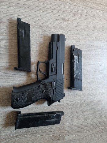 Image 2 for WE p226 incl 3 mags