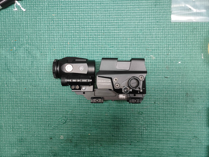 Image 1 pour Sig ROMEO8T + Sig JULIET3 Magnifier 3X + Monolift Riser