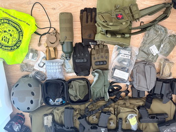 Afbeelding 4 van Complete Airsoft set is 1x meegespeeld