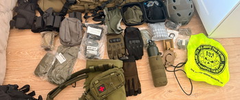 Afbeelding 5 van Complete Airsoft set is 1x meegespeeld