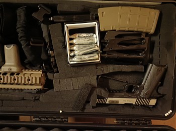 Afbeelding 2 van Special M4 aeg en een Colt co2