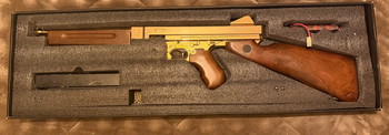 Afbeelding 2 van Tommie gun (GOLD EDITION)
