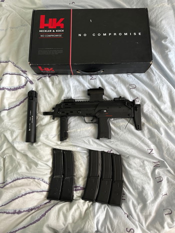 Afbeelding 5 van Vfc Mp7 gbb v2 komt met 5 mags, silencer en red dot