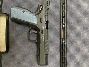 Image for Cz shadow 2 met 2 lekvrije magezijnen