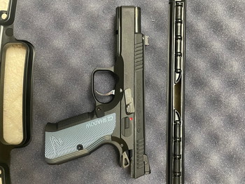 Bild 5 für Cz shadow 2 met 2 lekvrije magezijnen