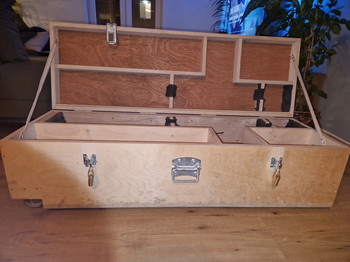 Afbeelding 3 van Hand gemaakte houten wapen kist