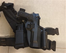 Afbeelding van M9 V2 FULL METAL GBB     met twee mags en speciale holster