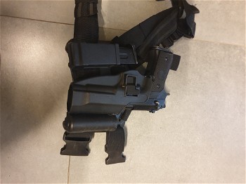 Afbeelding 5 van M9 V2 FULL METAL GBB     met twee mags en speciale holster