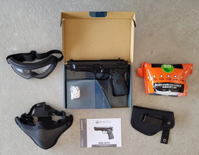 Afbeelding van Airsoft Pistole mit Zubehör