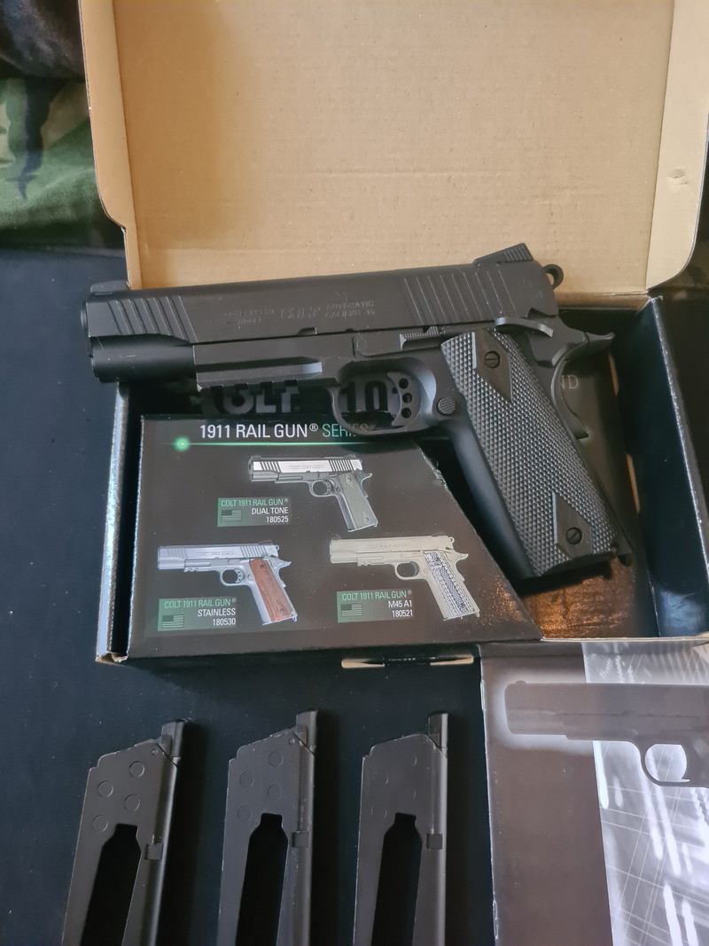 Image 1 for Cybergun Colt 1911 + 3 mags