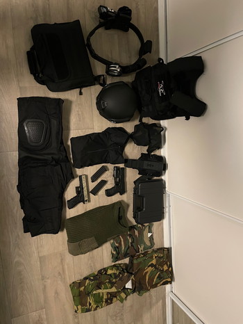 Afbeelding 3 van hele airsoft set te koop