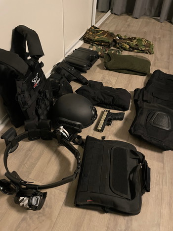 Afbeelding 4 van hele airsoft set te koop