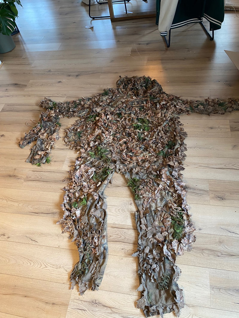 Bild 1 für KMCS Ghillie suit Cape 4.1 woodland floor (crafted)