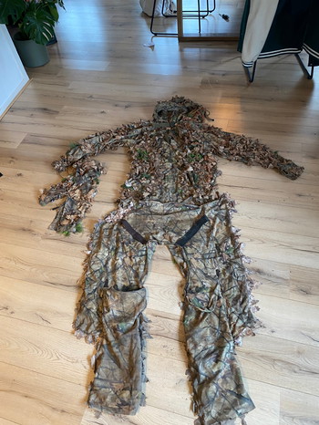 Bild 3 für KMCS Ghillie suit Cape 4.1 woodland floor (crafted)