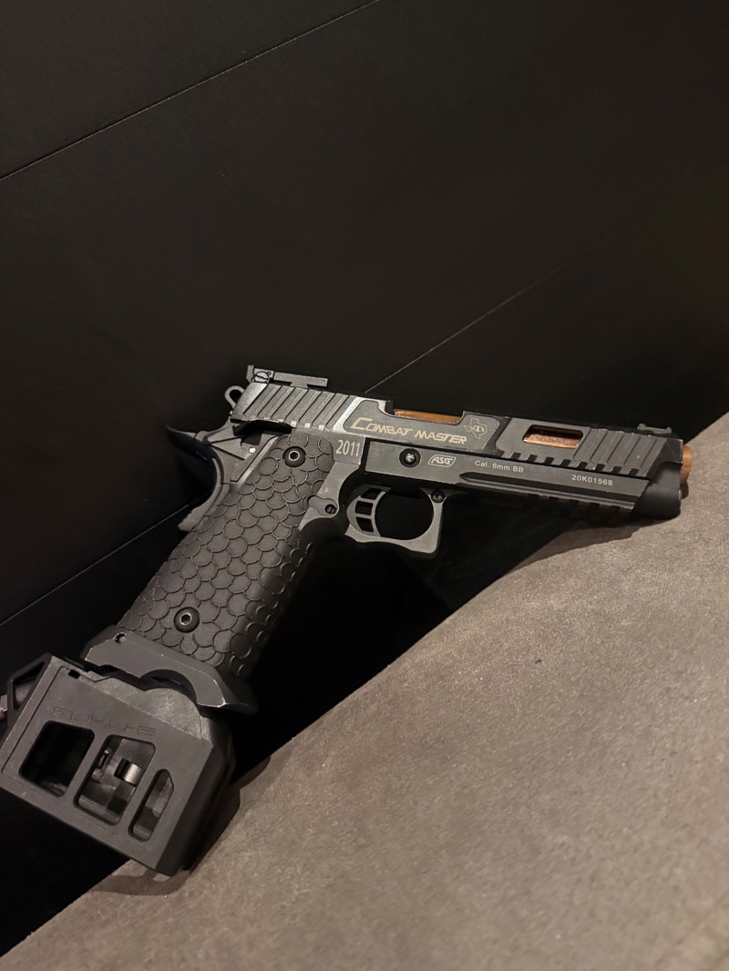 Image 1 pour TTI 2011 Combat Master | EMG | GBB | HPA-mag | + 2 gasmags