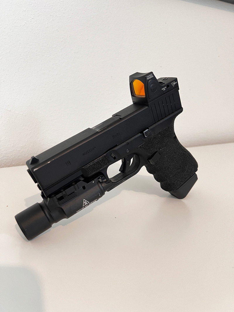 Image 1 pour WE glock 19 gen 4 | red dot | flashlight | stippling