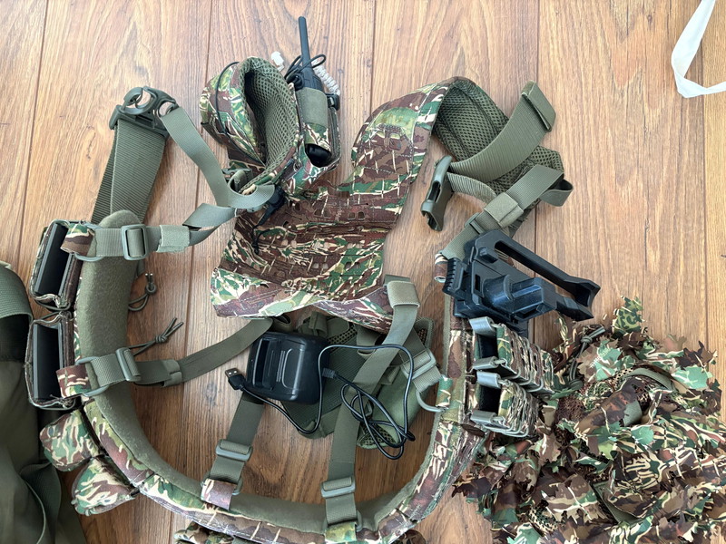 Afbeelding 1 van Complete novritsch tactical belt met walkie talkie