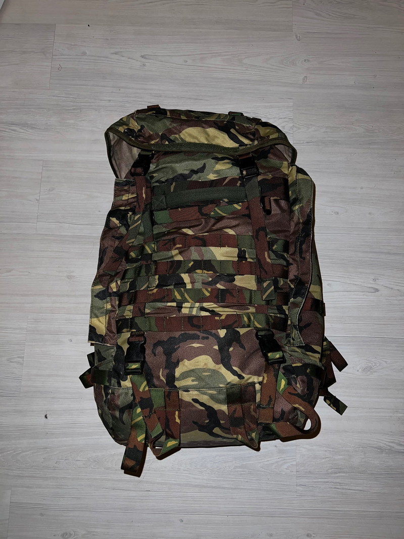 Image 1 for 60 liter rugzak NL camouflage landmacht in goede staat!