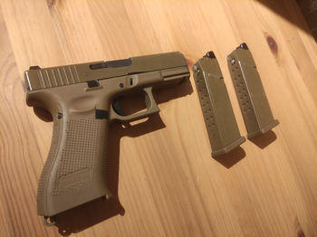 Afbeelding 3 van Umarex Glock 19x incl twee magazijnen