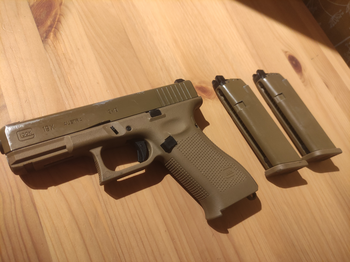 Afbeelding 4 van Umarex Glock 19x incl twee magazijnen