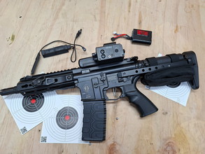 Imagen para ICS M4 AEG airsoft replica met upgrades, scope, laser en Titan batterij