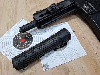 Afbeelding 5 van ICS M4 AEG airsoft replica met upgrades, scope, laser en Titan batterij