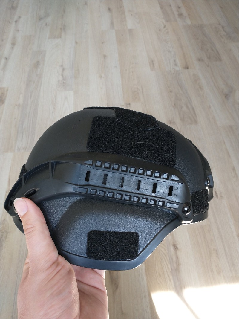 Afbeelding 1 van 2 zwarte helmen airsoft maat L, ongebruikt