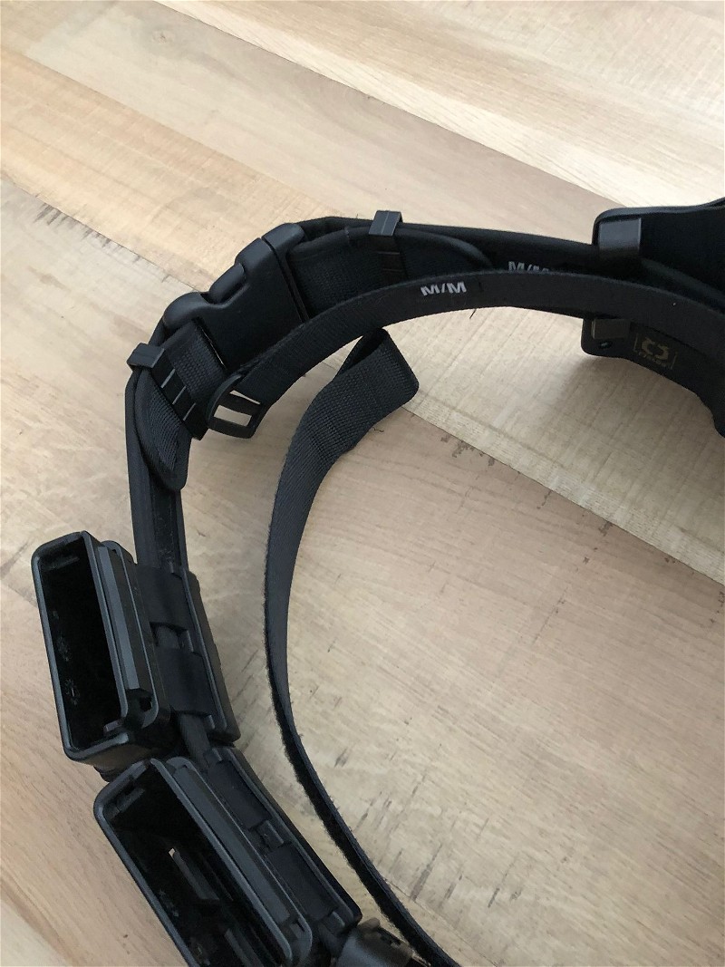 Afbeelding 1 van Zwarte shooter belt met velcro innerbelt + pouches en holster