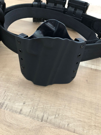 Bild 3 für Zwarte shooter belt met velcro innerbelt + pouches en holster