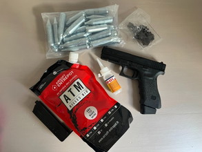 Bild für Pack Airsoft Glock 17 Gen 3 CO2 Inokatsu - Neuf jamais utilisé - Complet avec CO2, billes et accessoire