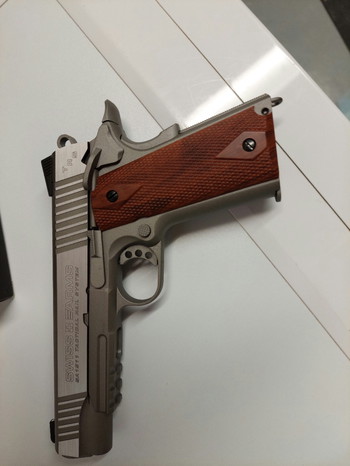 Afbeelding 2 van SWISS ARMS SA 911 TACTICAL + METAL ELITE + MUNITIONS ET CARTOUCHES AIR