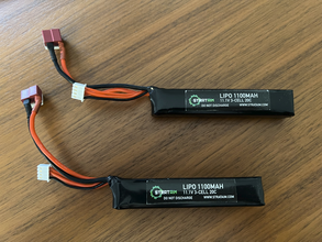 Afbeelding van 2 maal 11,1v LiPo 1100mAh 20C Deans-connector accu merk Strataim