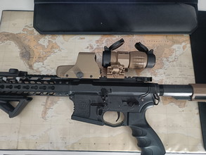 Bild für 551 Red dot + Lancer Tactical 3 X flip up  (tan)