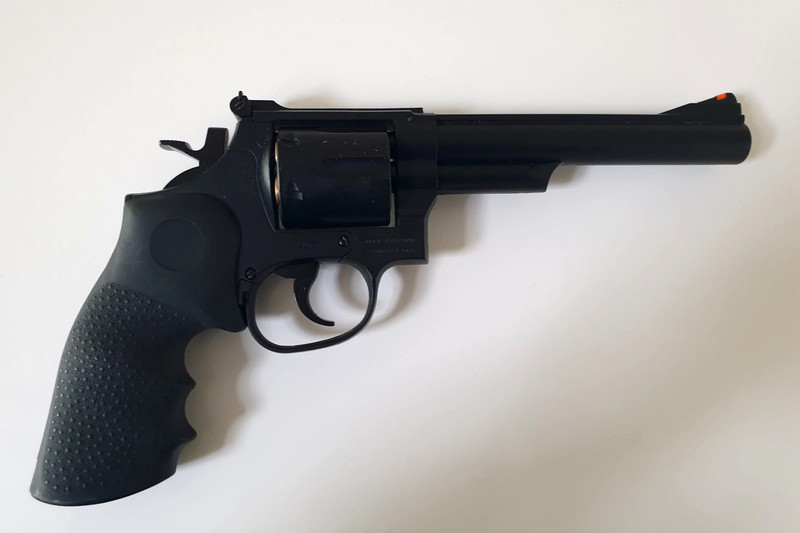 Afbeelding 1 van zwarte revolver 6