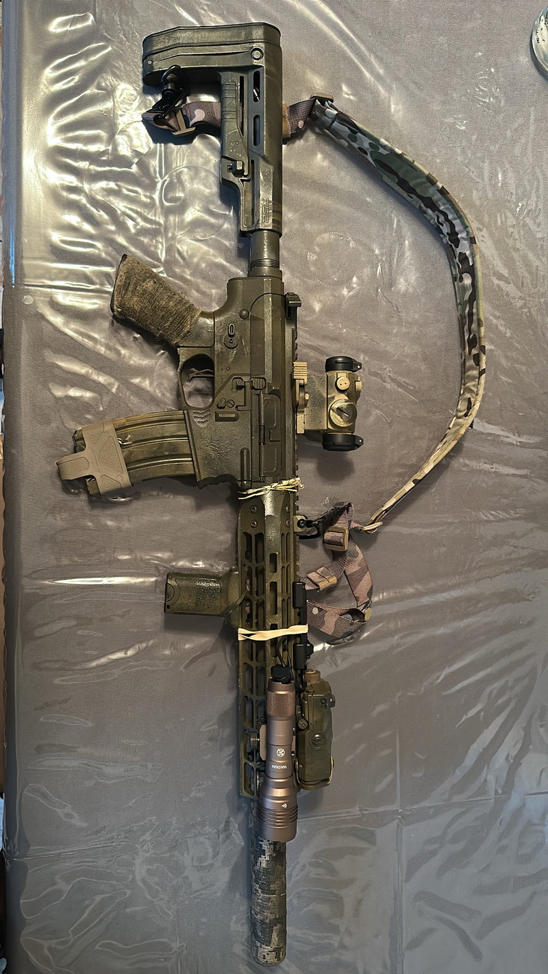 Afbeelding 1 van EMG Falkor AR-15 Blitz SBR Training replica M4 Airsoft AEG